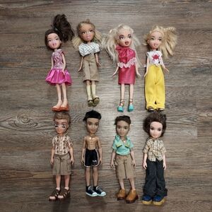 Lot of 8 Bratz Dolls 2001/2003